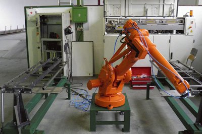 如果避免焊接机器人出现故障问题，并提高其效率